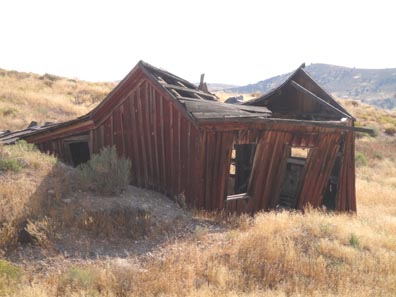 buildings are made of both stone and wood